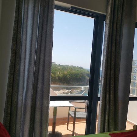 Heaven Beach Sarande Bilik gambar